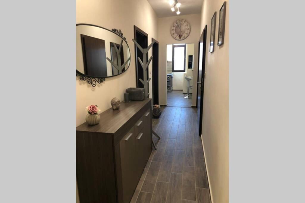 Lovely 3-Bedroom Apartment For 7 Ppl At The Centre Варна Екстер'єр фото